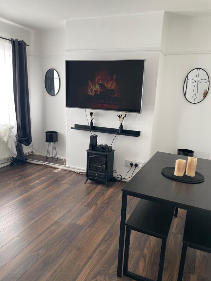 Lovely 2Bedroom 4Mins From Wimbledon Station London Kültér fotó